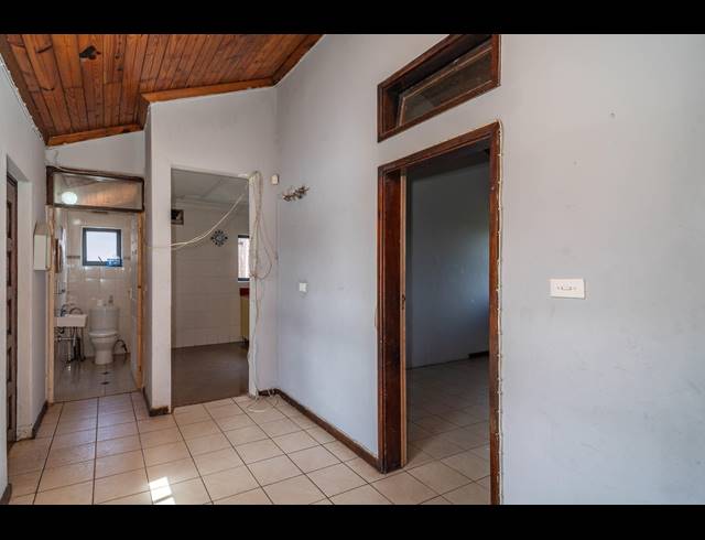 6 BEDROOM HOUSE FOR SALE IN CLARE ESTATE
